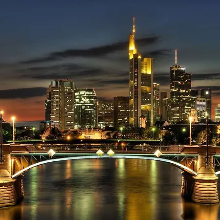 Hotel Living Frankfurt 4*