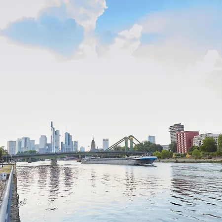 Living Frankfurt Франкфурт-на-Майне