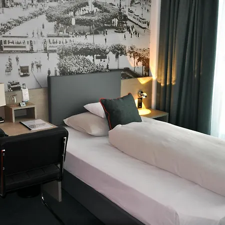 Living Frankfurt מלון 4*