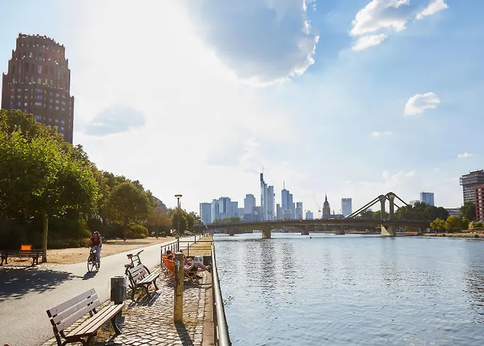 Hotel Living Frankfurt 4*