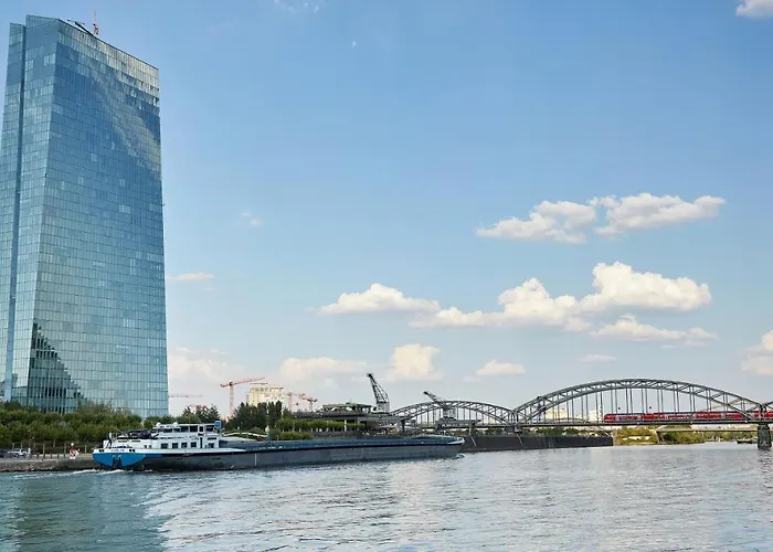 Living Frankfurt فندق 4*