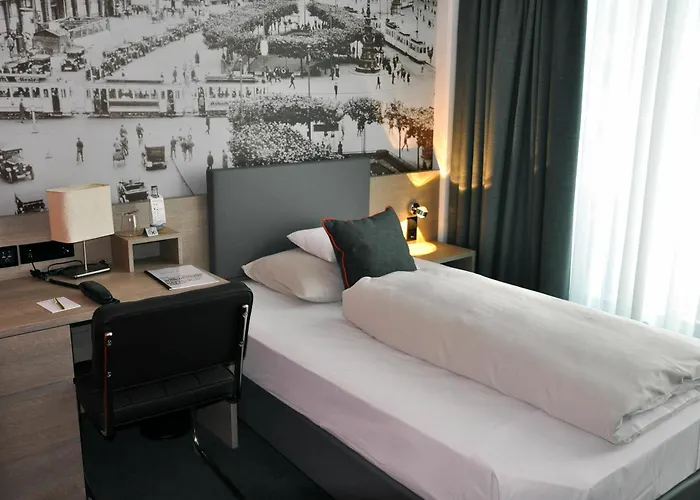 Living Frankfurt מלון 4*